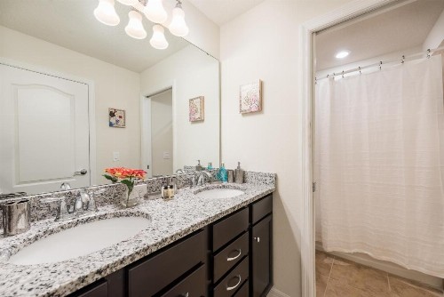 Brand new 5 bedroom villa at Solterra - image 12