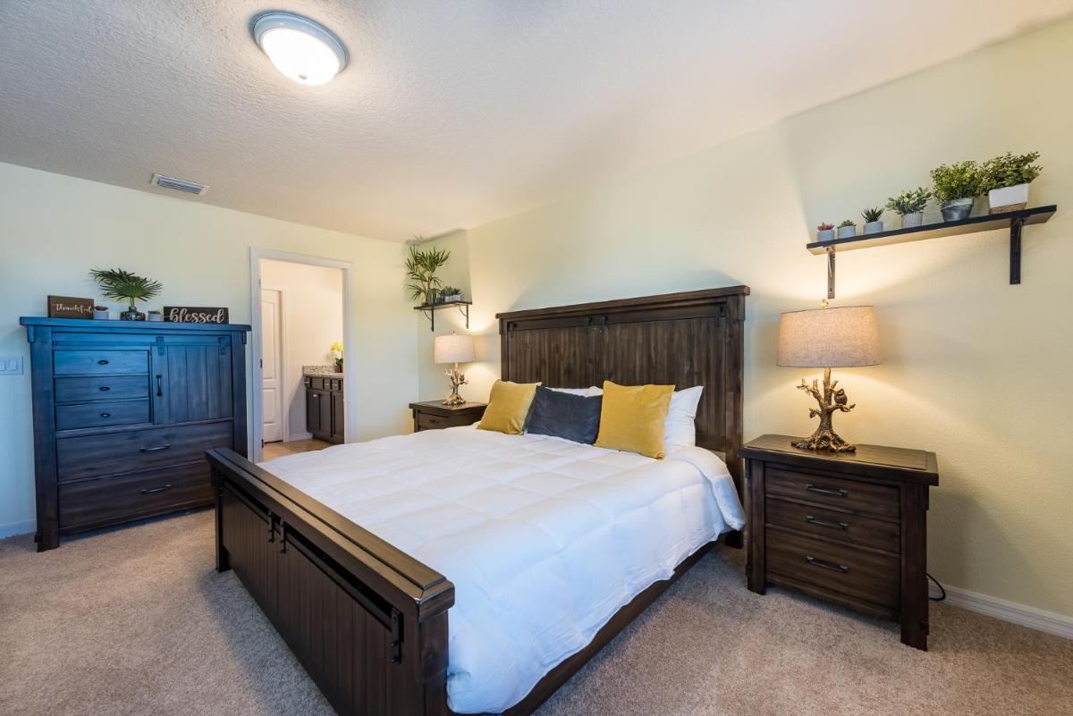 Brand new 5 bedroom villa at Solterra - image 6