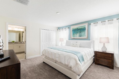 Luxury 4 bedrooms villa at Champions Gate - image 1