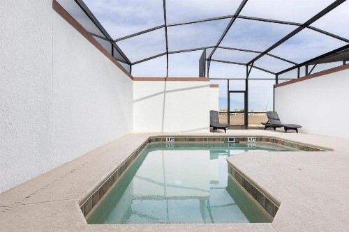 Luxury 4 bedrooms villa at Champions Gate - image 2
