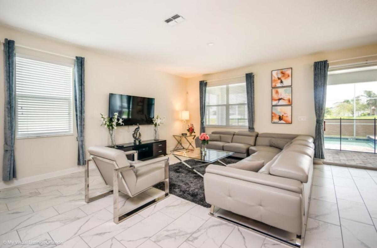 Engaged Your Dream vacation in Champion Gates Large 8 Bedroom Home - image 7