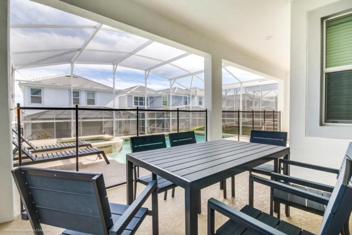 Memorable Larges Vacation Home in Champion Gates - image 3