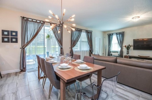 Ultimate Vacation Rental Located Famous Champion Gates - image 9