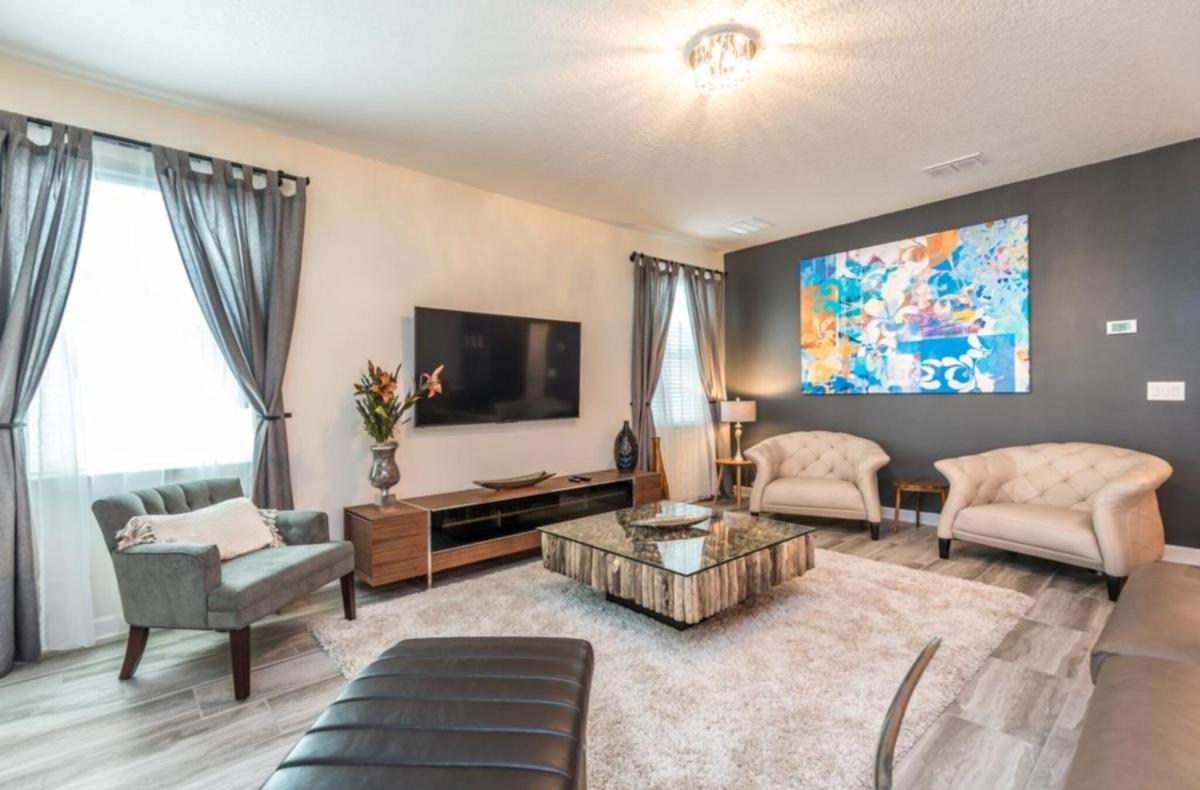 Ultimate Vacation Rental Located Famous Champion Gates - image 5
