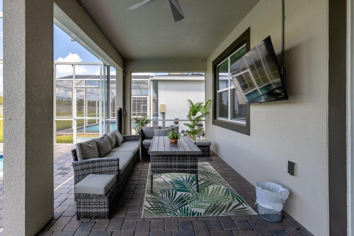 Short Distance Large 8 Bedroom Pool Homes Located in Champion Gates Water Park Resort - image 2