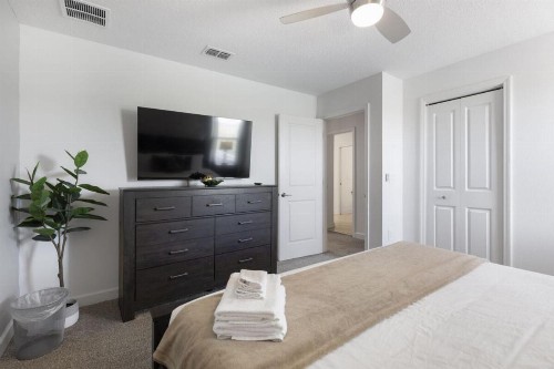 Short Distance Large 8 Bedroom Pool Homes Located in Champion Gates Water Park Resort - image 21