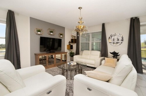 Live the Magic of Champion Gates 8 BD Sleep Up to 19 people - image 7