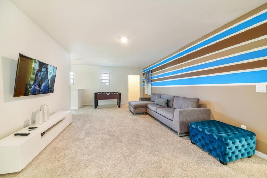 Fabulous 7 Beds 5.5 Baths Home - image 6