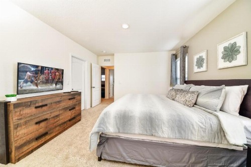 Fabulous 7 Beds 5.5 Baths Home - image 7