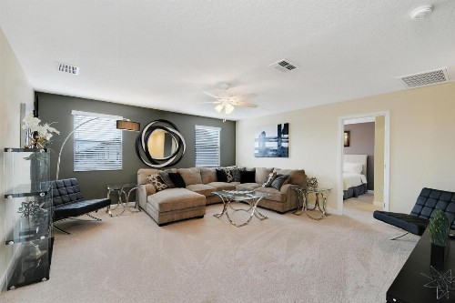 Beautifully decorated 6 beds at Champions Gate - image 10