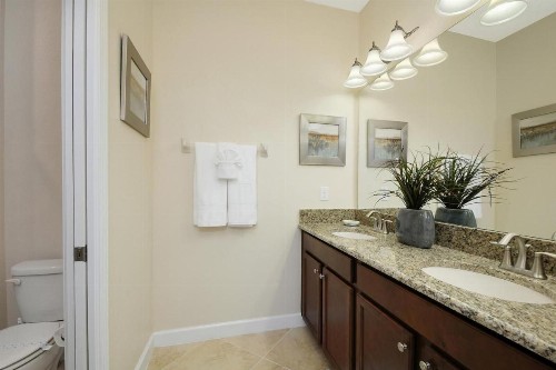Beautifully decorated 6 beds at Champions Gate - image 9