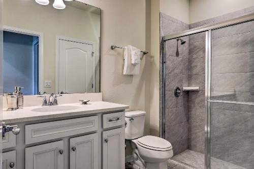 Luxe Modern Villa with Heated Pool 12Mi to Disney! - image 2