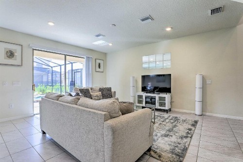Luxe Modern Villa with Heated Pool 12Mi to Disney! - image 8