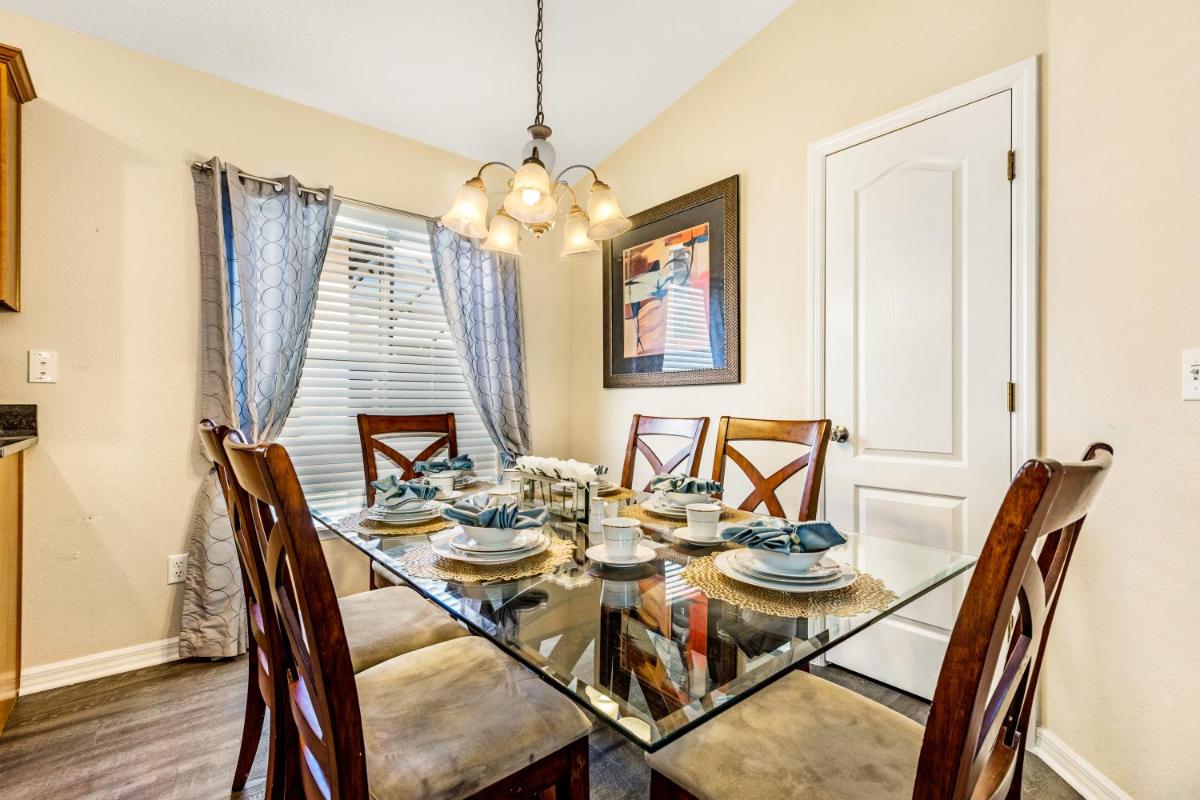 Earlmont Ridge 4 bed vacation home in the Disney area with 2 master suites and a sunny private pool with a large deck - image 6