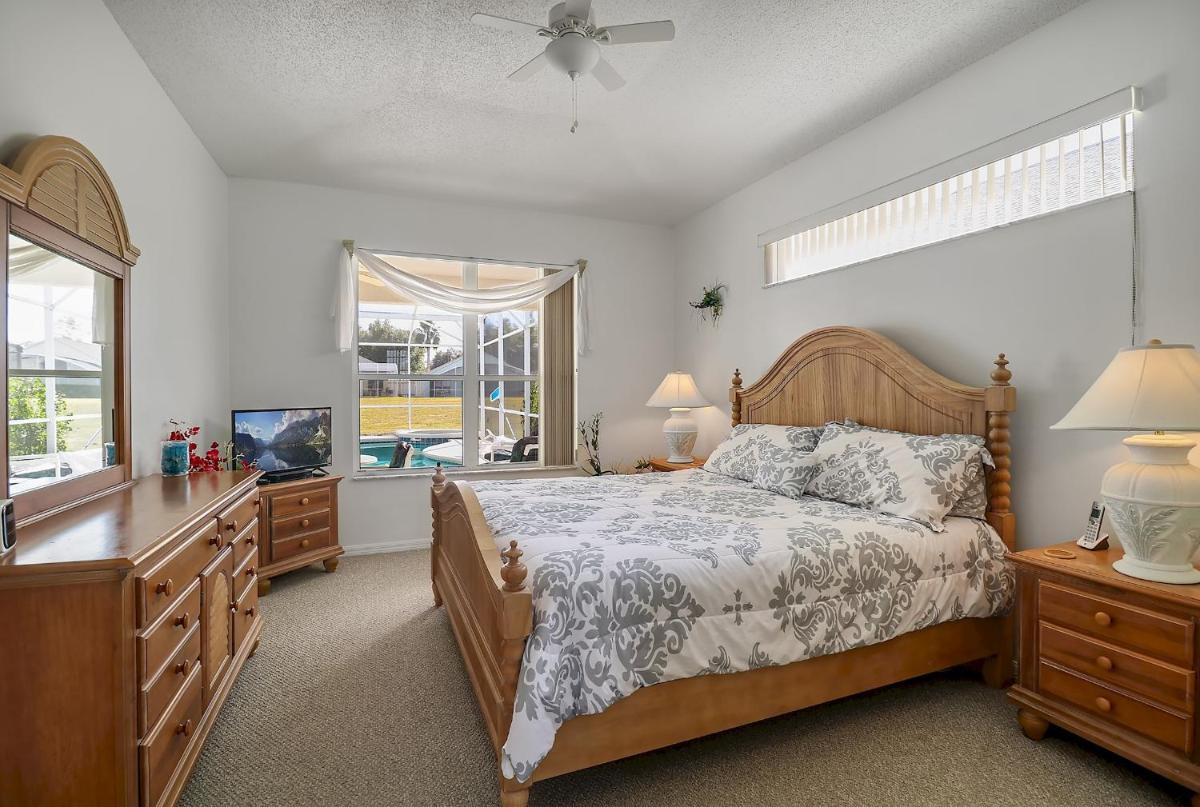 Grand Deluxe 4BD Pool Home near Disney & Universal - image 7