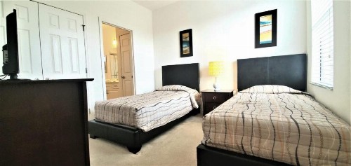 Grand Superior 4BD Pool Home at Disney & Universal - image 3
