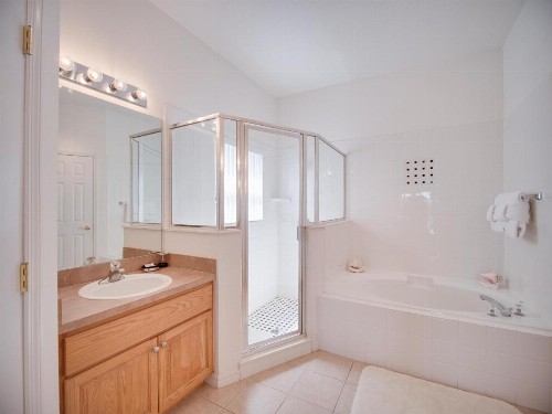 Balmoral Breeze -Lake View Family Villa with Private Pool & Game Room - image 10