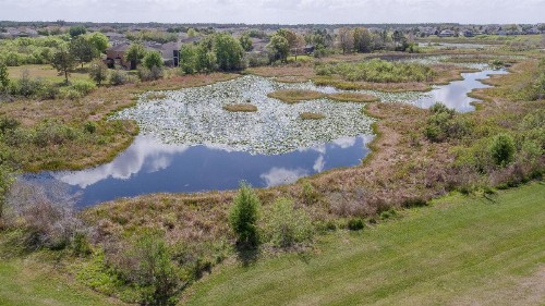 Balmoral Breeze -Lake View Family Villa with Private Pool & Game Room - image 5