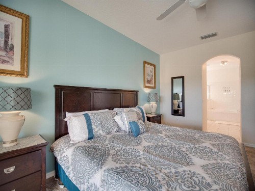 Balmoral Breeze -Lake View Family Villa with Private Pool & Game Room - image 8