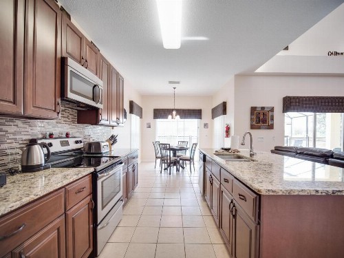 Balmoral Breeze -Lake View Family Villa with Private Pool & Game Room - image 9