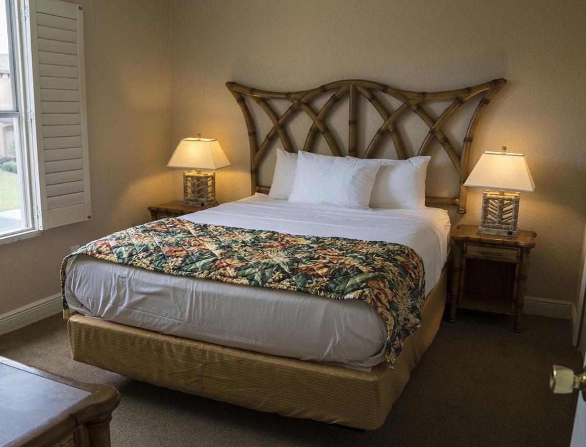 Luxury Villa Amidst Thrilling Theme Parks in Orlando - Four Bedroom #1 - image 7