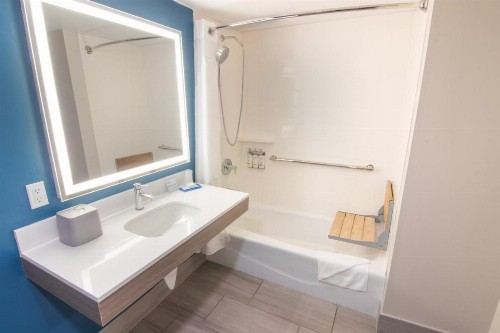 Holiday Inn Express and Suites Fort Lauderdale Airport West an IHG Hotel - image 21
