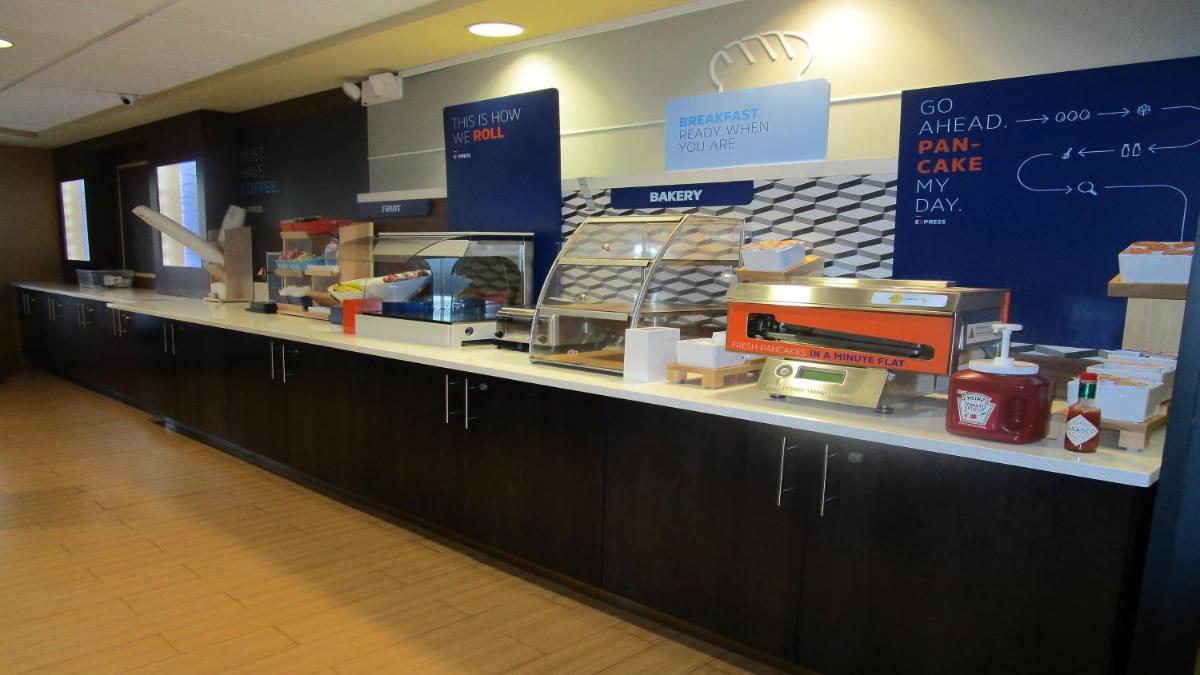 Holiday Inn Express and Suites Fort Lauderdale Airport West an IHG Hotel - image 3