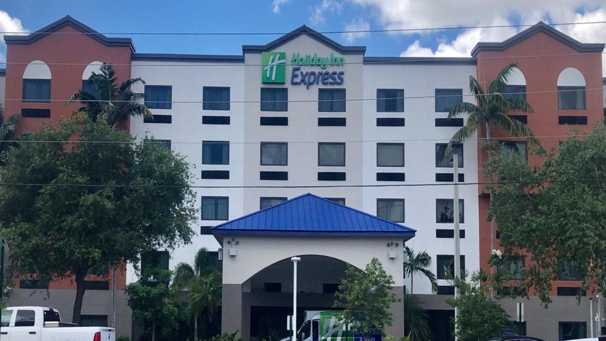 Holiday Inn Express and Suites Fort Lauderdale Airport West an IHG Hotel - image 4