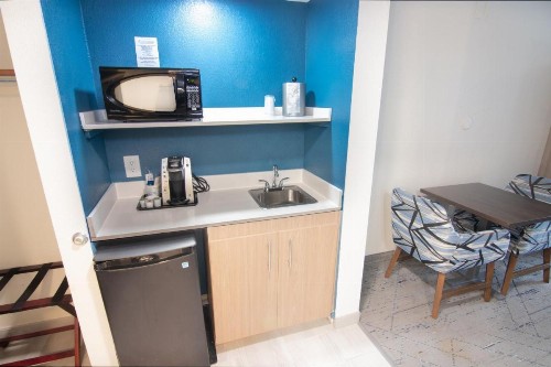 Holiday Inn Express and Suites Fort Lauderdale Airport West an IHG Hotel - image 42