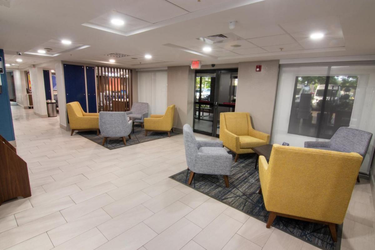 Holiday Inn Express and Suites Fort Lauderdale Airport West an IHG Hotel - image 7