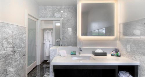 Best Western Plus Palm Court Hotel - image 24