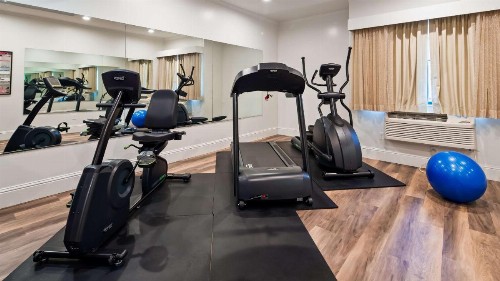Best Western Plus Palm Court Hotel - image 28