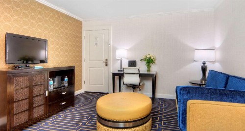 Best Western Plus Palm Court Hotel - image 30