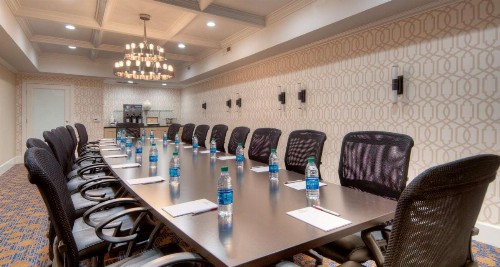Best Western Plus Palm Court Hotel - image 35