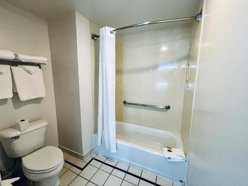 University Park Inn & Suites - image 21