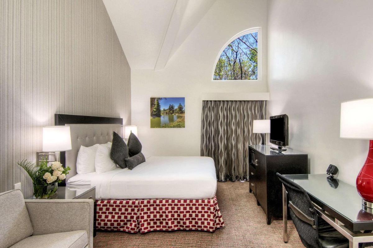 Aggie Inn Ascend Hotel Collection - main image
