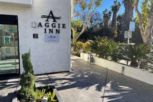 Aggie Inn Ascend Hotel Collection - image 2