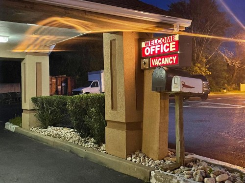 Travelers Inn - image 10