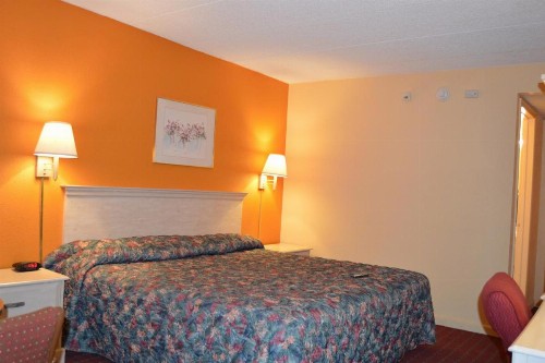 Travelers Inn - image 14