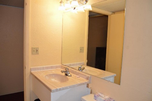 Travelers Inn - image 15
