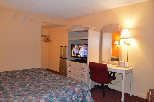 Travelers Inn - image 16