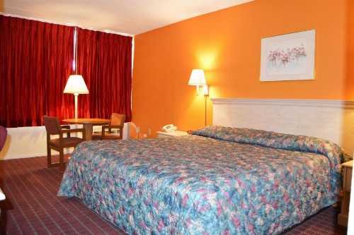 Travelers Inn - image 17