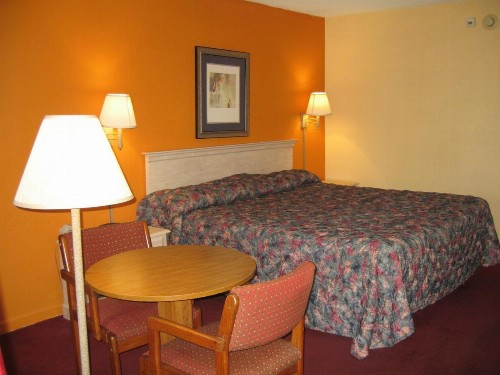 Travelers Inn - image 18
