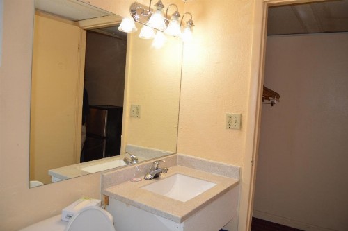 Travelers Inn - image 33
