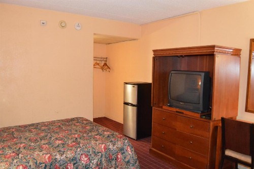Travelers Inn - image 36