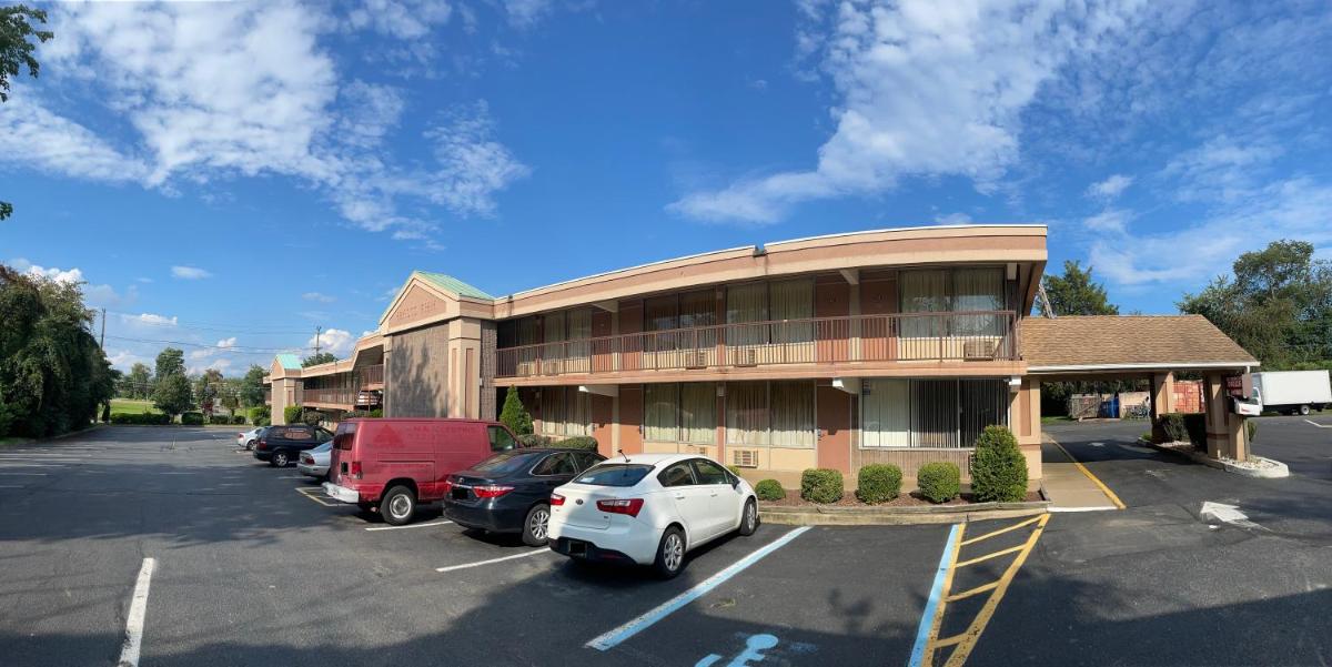 Travelers Inn - image 4