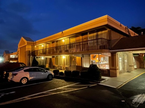 Travelers Inn - image 5