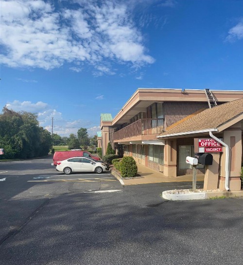 Travelers Inn - image 7