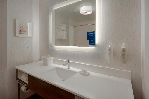 Hampton Inn & Suites Dayton-Vandalia - image 20