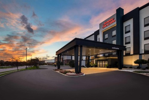Hampton Inn & Suites Dayton-Vandalia - image 3